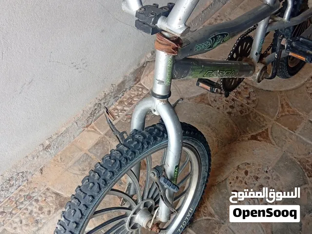 دراجه 20 BMXنضيفه هيكل قوي وصلب مديليات جدد كويسات دراجه مفيهاش عيب كرسي يجي مرتفع ومريح لي حركة