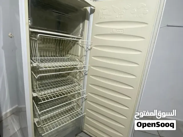 فريزر بيكو عمودي بحالة جيدة جدا و تجميد ممتاز