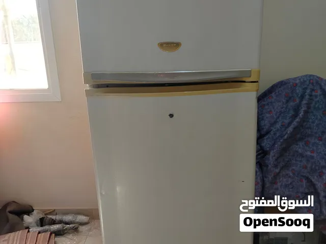 ثلاجة شارب تعمل بكفاءة