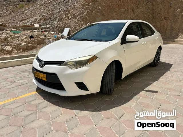 Used 2014 Toyota Corolla SE Sedan with Bluetooth, Rear Camera, and Tagless American Specs