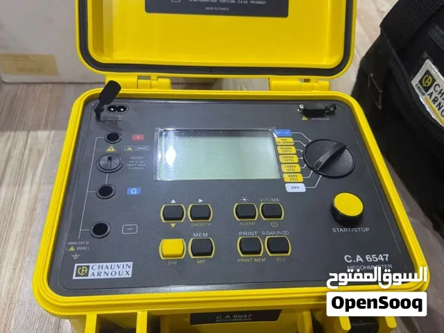 وهو جهاز متخصص في قياس مقاومة العزل الكهربائ