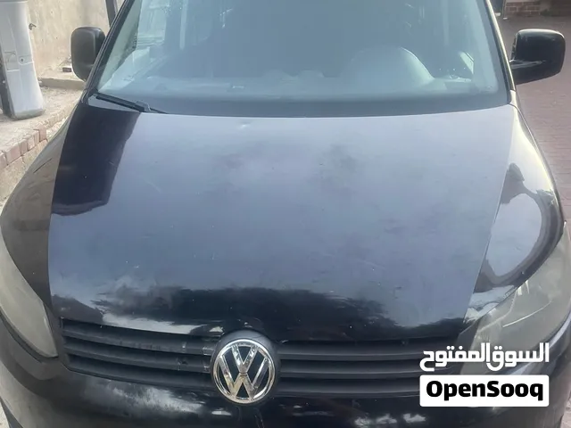 سائق مع سيارة