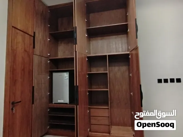 نجار أبواب وخزائن