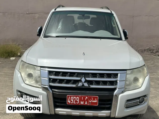 2015 ميتسوبيشي باجيرو Standard