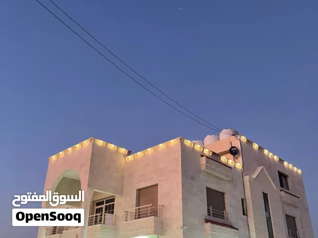 فيلا للبيع بسعر حرررررق طابقين  واجهه حجر  مواجره  الف شهري بناء جديد