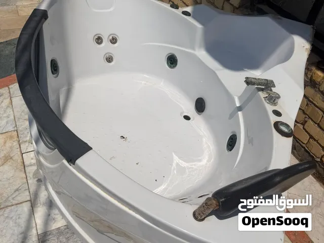 بانيو جاكوزي شبه جديد سعره ب 700 الف  مسبح أطفال حجم كبير جديد بالكارتون سعره 600 الف