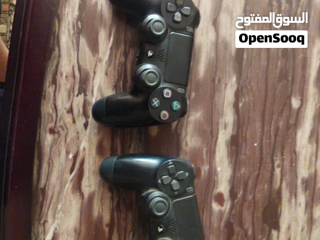 درعان بلاي ستيشن 4 واحد اورجينال جي مع علبه بلايستيشن و واحد copy الl2بتاعته مكسوره و كل ده 800جنيه