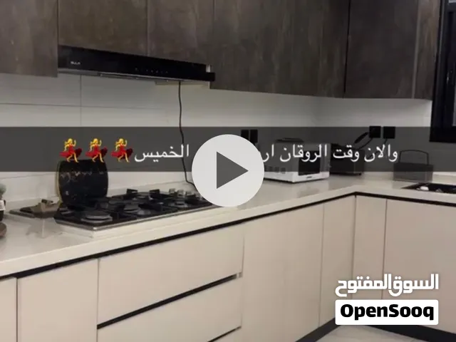 مطبخ كامل للبيع جديد ولا يوجد به عيوب نهائيا وعليه ضمان الموقع خميس مشيط