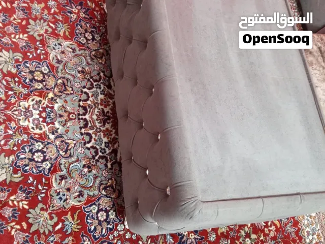 طاولة نص شبه جديد