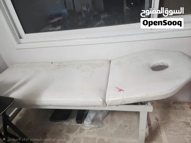 سرير طبي أو طاولة فحص وعلاج ومساج