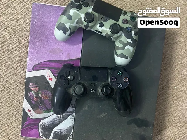 سوني 4 مهكر للبيع فيها العاب مع اليد