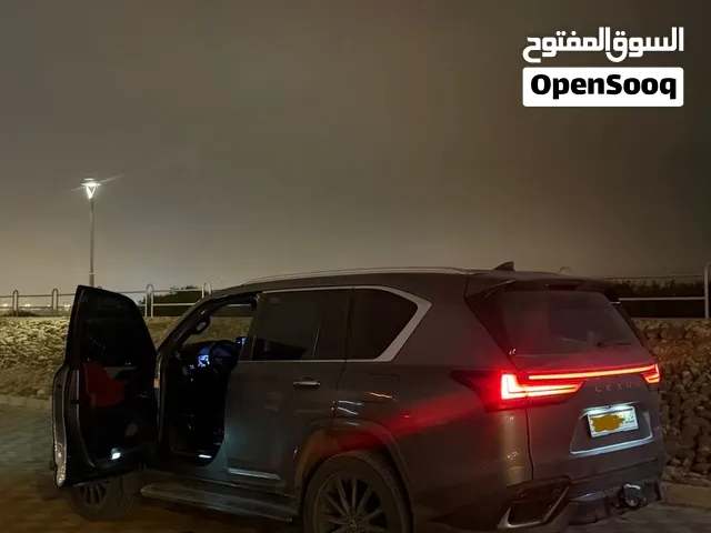 SUV Land Rover in Dhofar