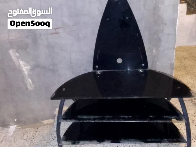 طاولة طليانية تلفزيون زجاج اسود 3 رفوف