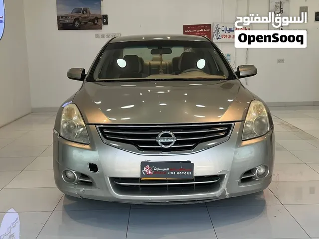 انيقه اعتماديه مناسبه لاتفوتك Nissan Altima 2010  خليجي