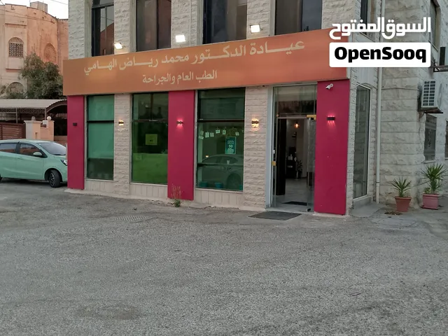 شقه طابق ارضي 4 غرف حمامين رسبشن كانت مؤجره عيادة طب عام تصلح صالون سيدات أو رجال