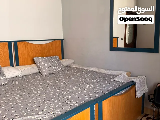 للبيع بسعر مغرى اوضه نوم شبابى خشب ارو بالمراتب و المشايات