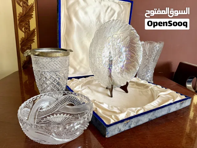 تحف وديكور طواقم قزاز وكريستال قديم مع صونية يابانية تقلب ألوانها
