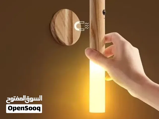 مصباح ليلي خشبي LED – إضاءة ذكية وأجواء هادئة!