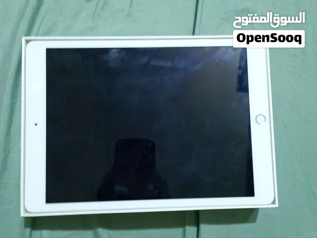 ايباد 8 مستعمل قليل حاله ممتازه بكارتونته وكيبله الأصلي وكارت الحساب وكفر شفاف