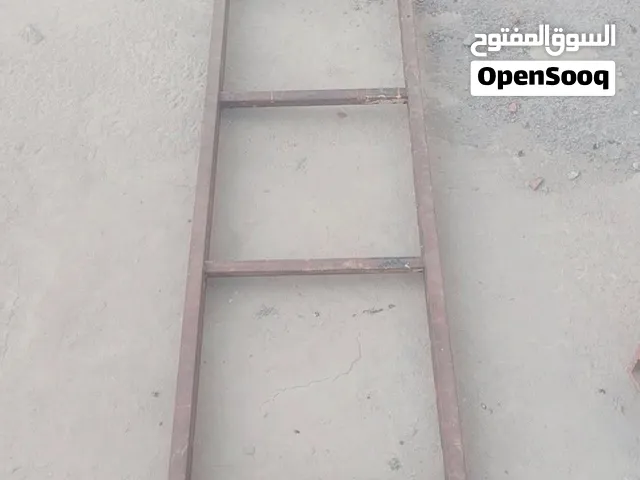 سلم حديد قوي 3 متر او نص ينفع لي بنا او اشغال السلم جدا ممتاز السعر 200