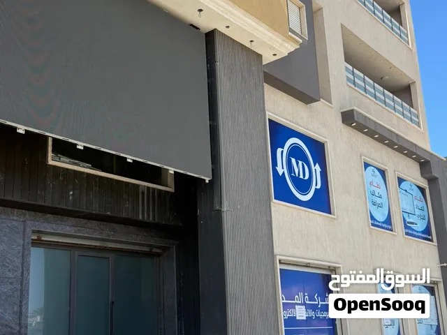 صالة طابقين للإيجار