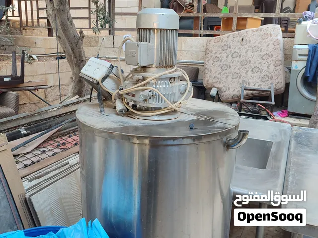 للبيع خلاط بلندر كبير بحاله ممتازه مع طاولات ستانليس غذائي عدد 4 وطاولة ستينلي مع مجلى بحالة جيدة جد