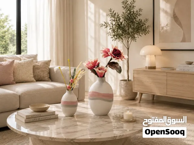 بعض من التحف والمزهريات