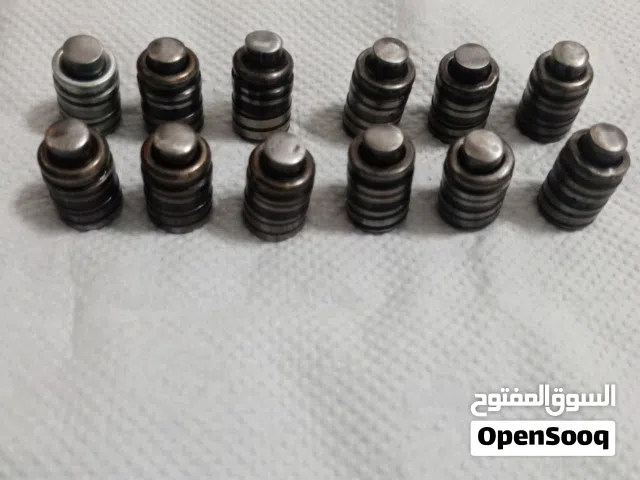 بلفات زيت لمحرك هيونداي اكسنت 12 صباب للراس فوق الصباب عدد 12 بلف منهم واحد جديد.