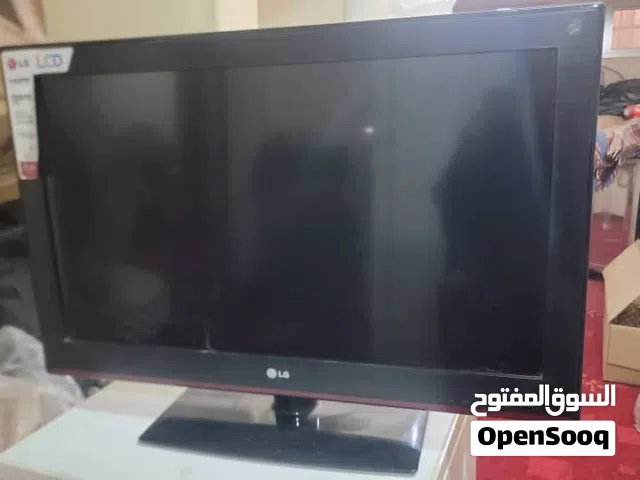 شاشه مستخدم نظيف شبه جديد كبيره LCD ماركه LG حجم 32 بوصة  بسعر 65 الف يال