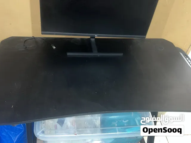 البيع طاوله وشاشه بيسي كامل مع الكيبورد كامل