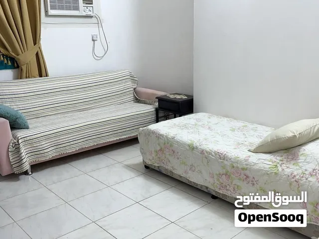 غرفة منفصلة للبنات والسيدات العربيات فقط