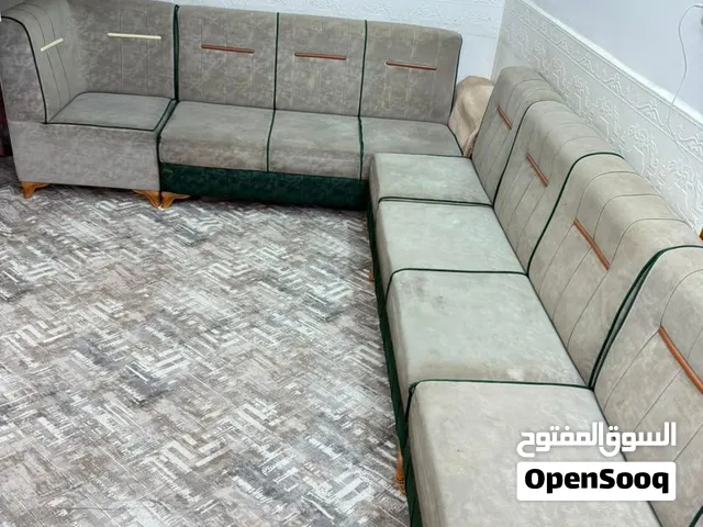 ديووان 8 مقاعد السعر 125 التكية مالته مكسورة فالته من الكرسي بس يحتاجلها تثبيت نجار . العنوان حي