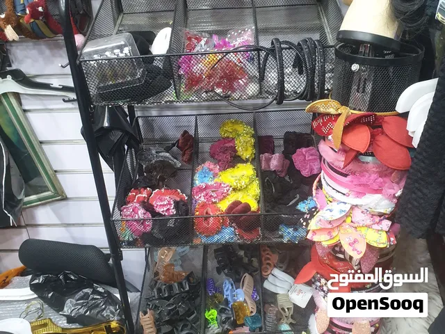 بيع مستعجل محل ملابس نسائي اطفال اكسسوارات متكامل من كل شي مع اسم معروف في حي المدراء