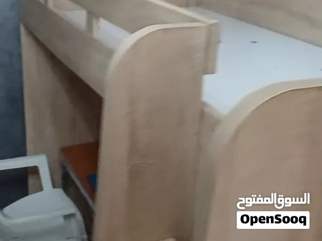 سرير مرتفع مزال في حالة جيدة الثمن قابل للتفاوض