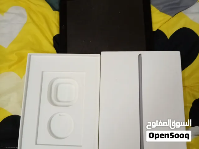 Apple iPad 9th Gen 64GB + Original Box For Parts 10.2 inch