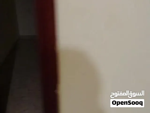 شقة كبيرة ومرتبة للإيجار السنوي في منطقة البستان، تتميز بموقع مميز وإطلالة جميلة على ميناء عجمان.