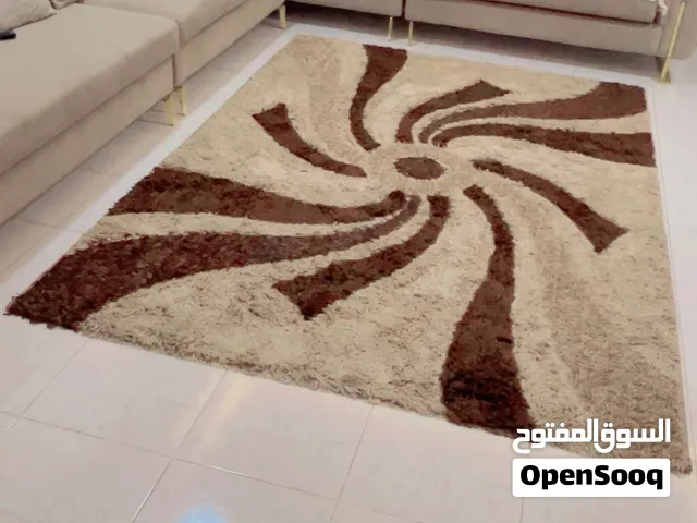 سجادة بحاله جيدة جدا 2*3 وزن ثقيل شتوي  ممتازة ما فيها اي شي