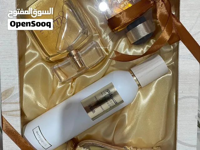 صندوق تشكيلة عطور نسائية من الرصاصي ( مجموعة ممتازة للاهداء) مغلقة و كيس المحل
