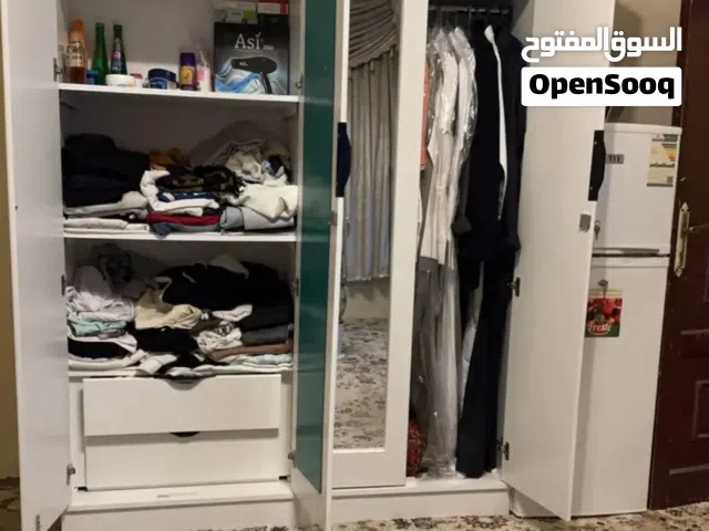 دولاب ملابس أربعة فتحات