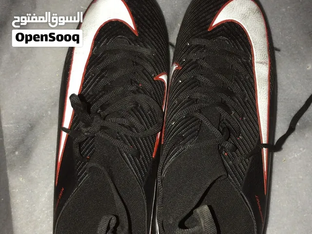 موجود سبيدرو نايك اير زوم مقاس 44  سبيدرو استعمال ساعه واحده فقط توصيل طرابلس فقط  السعر 140