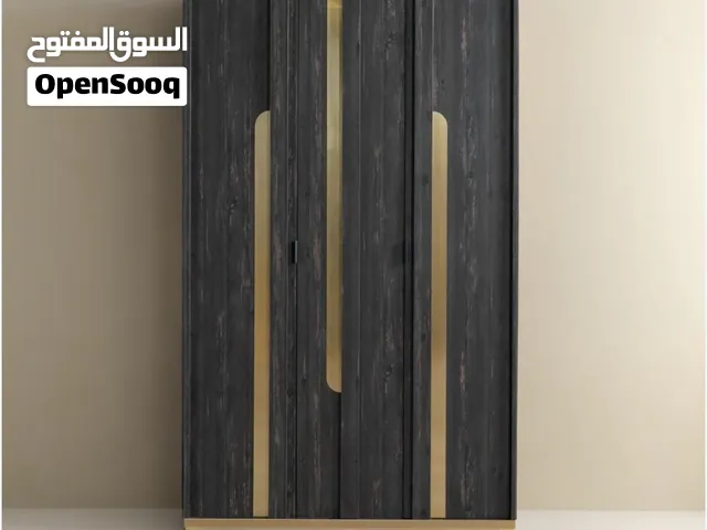 للبيع دولاب ملابس 3 أبواب (أسود وذهبي) - جدة