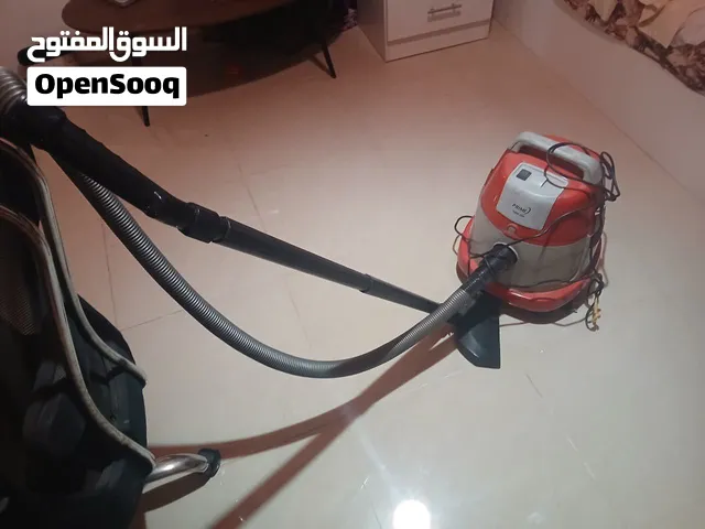 مكنسة كهربائيه بحالة جيدة جدا
