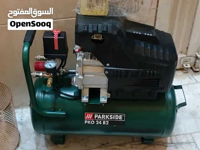 هذا هو ضاغط هواء محمول صامت من ماركة Parkside (طراز PKO 24 B2، بسعة 24 لتر). [1, 2]  التفاصيل والموا
