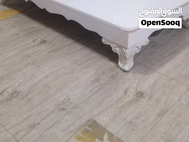 طاولات للبيع
