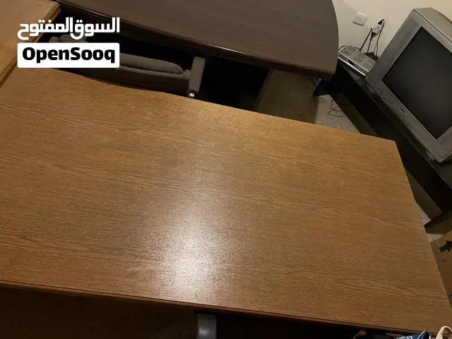 طاولة مكتب