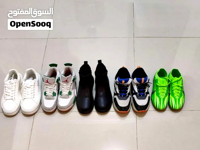 احذية متنوعة