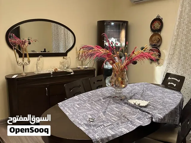 طقم غرفة اكل ثمان اشخاص وبوفيه ومراية وكاولة تلفزيون وبوفيه ومراية