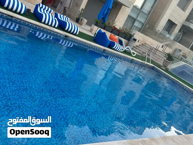 شقه فاخرة ارضيه مفروشه للايجار داخل مجمع شلالات عبدون السكني خلف السفاره الامريكيه بعبدون