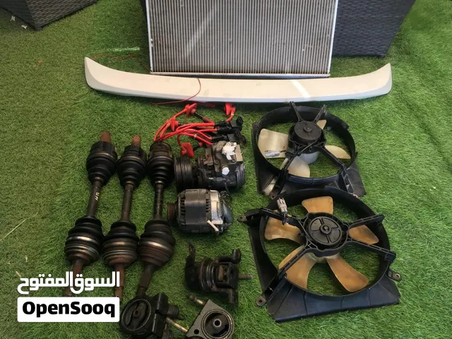 للبيع قطع غيار راف4 تشليع و جناح ياريس