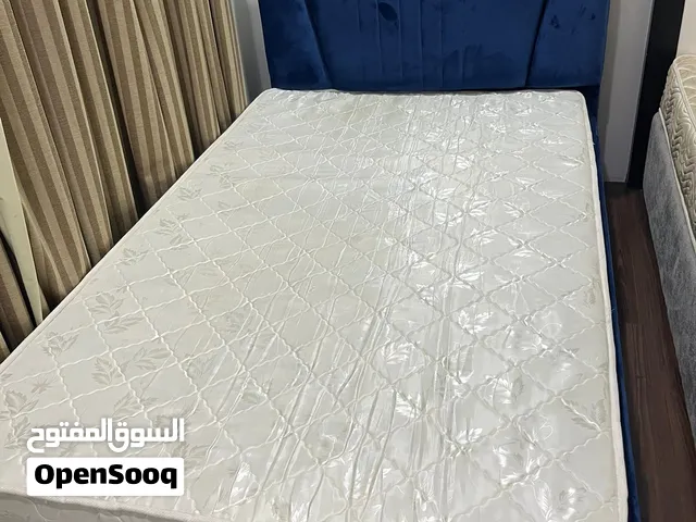 سرير شبه جديد
